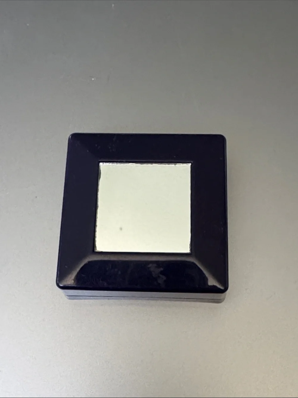 Estee Lauder Compact Blush Case in Black